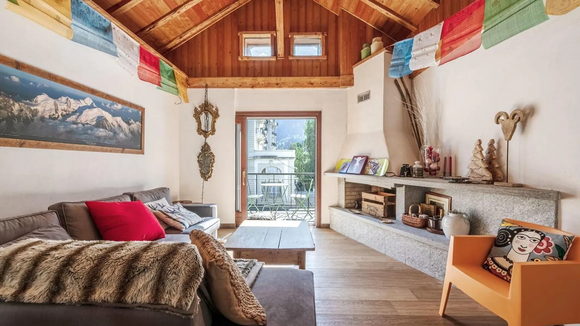 Spacious Loft On Pedestrian Street With Views Chamonix